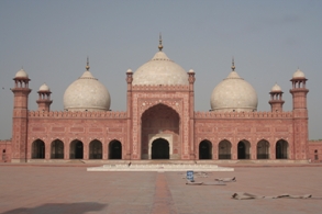 Travel to Lahore,thirteen gates of lahore,lahore forte,lahore travel guide,lahore to dehli